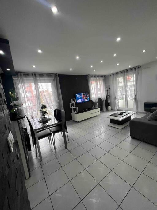 Tres Bel Appartement Entre Paris Et Disneyland Lognes Exterior foto