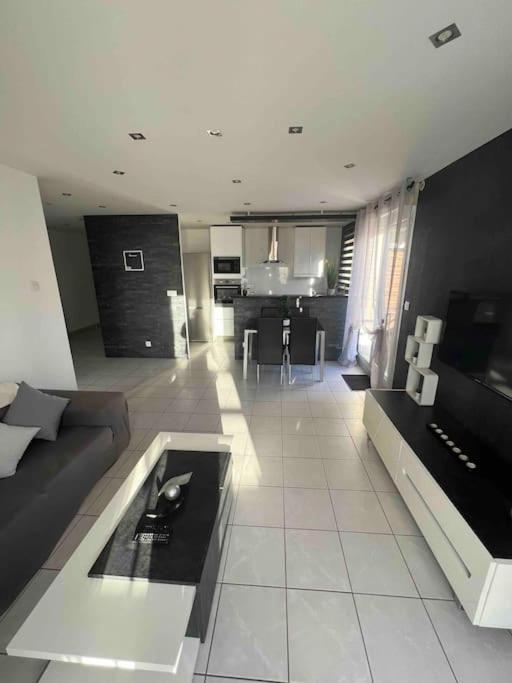 Tres Bel Appartement Entre Paris Et Disneyland Lognes Exterior foto